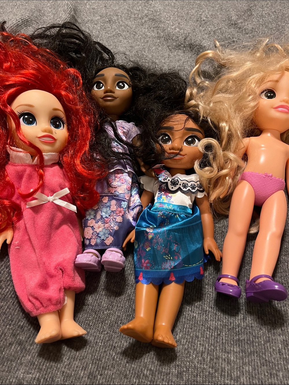 Disney Once upon a story lot of 4  Girls' Fashion Dolls